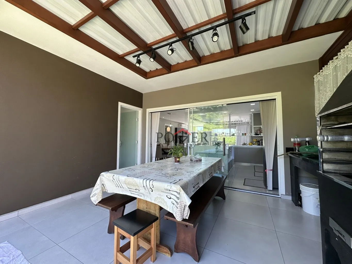 Casa com 3 Dormitórios semi mobiliada no Bairro Ribeirão Areia em Pomerode com 175,00m de área construída num terreno de 450,02m. — foto 6