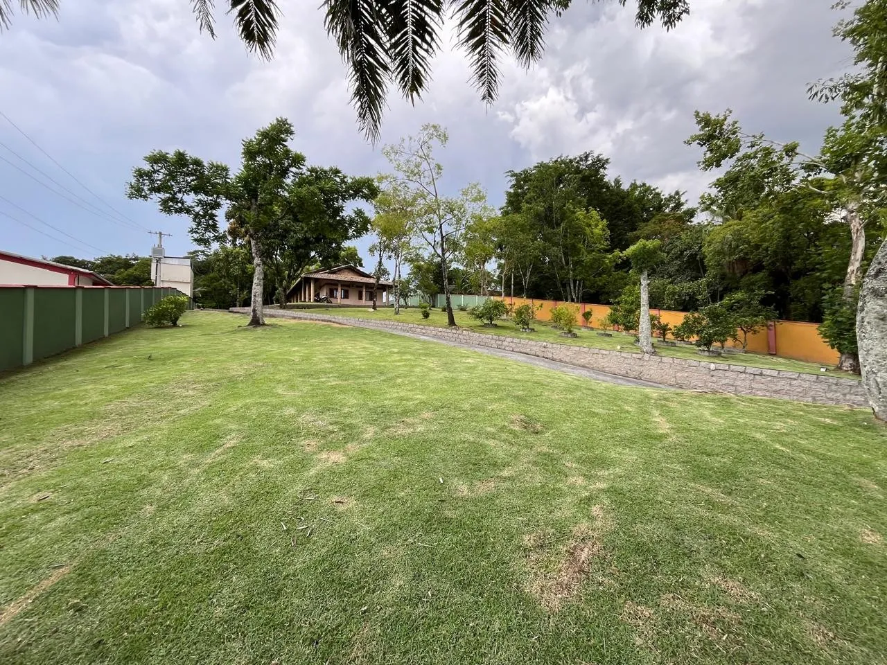 Casa com amplo terreno a poucos minutos do centro de Indaial - foto 1