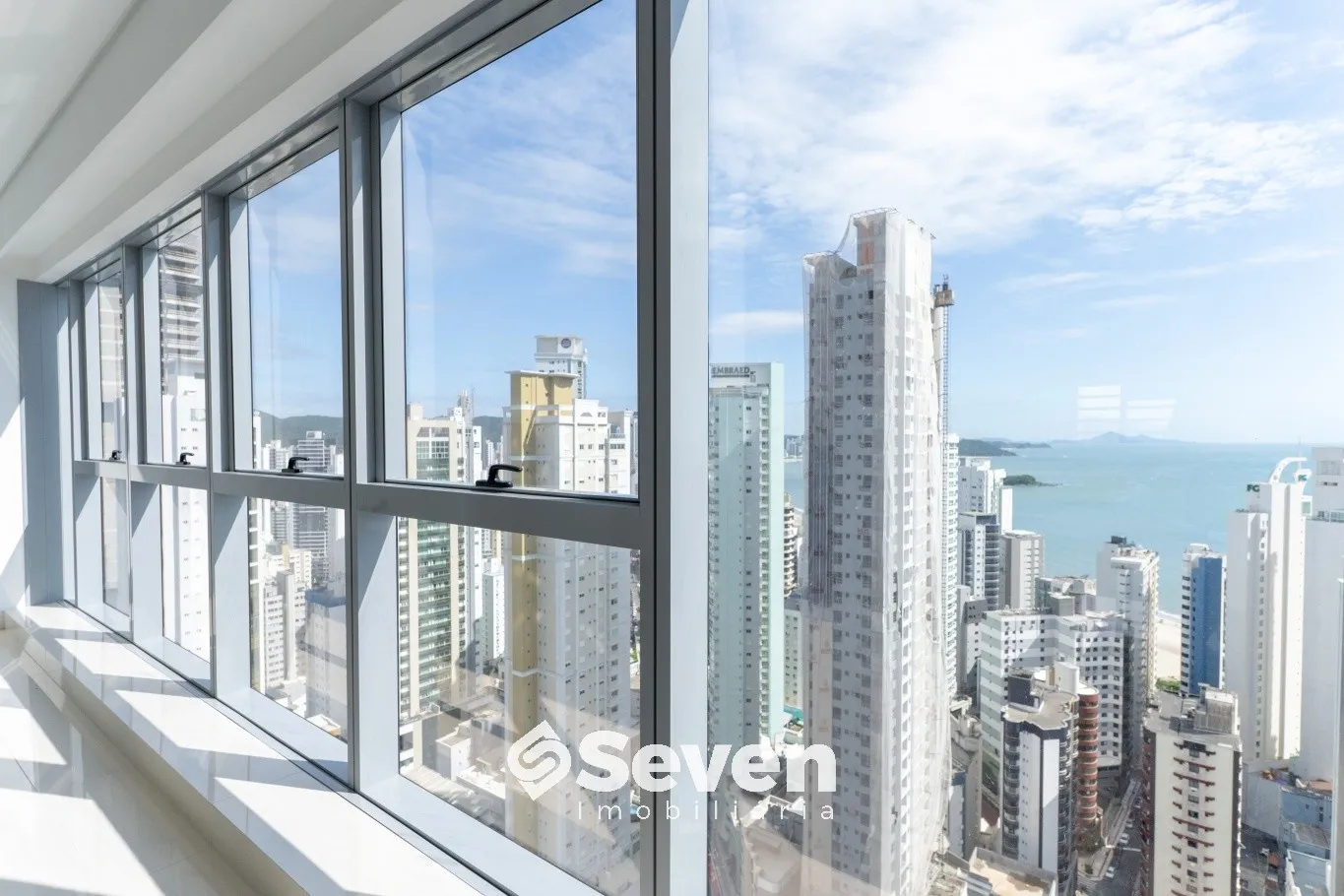Apartamento à venda com 4 quartos e 4 suítes, 3 vagas, 165m² no Centro, Balneário Camboriú - foto 1