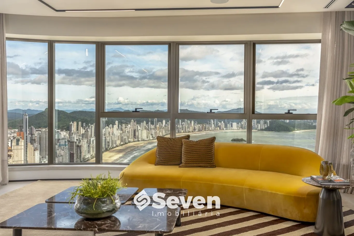 Apartamento à venda com 5 quartos e 4 suítes, 3 vagas, 261m² no Centro, Balneário Camboriú - foto 1