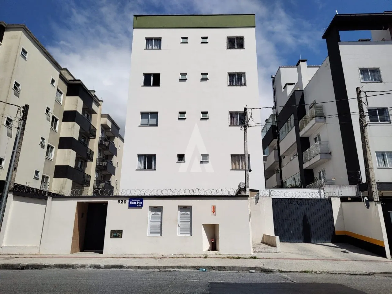 Apartamento com 1 suíte e mais 1 quarto, à venda no bairro Costa e Silva em Joinville-SC, de R$ 375.000,00 por R$ 359.000,00. - foto 1