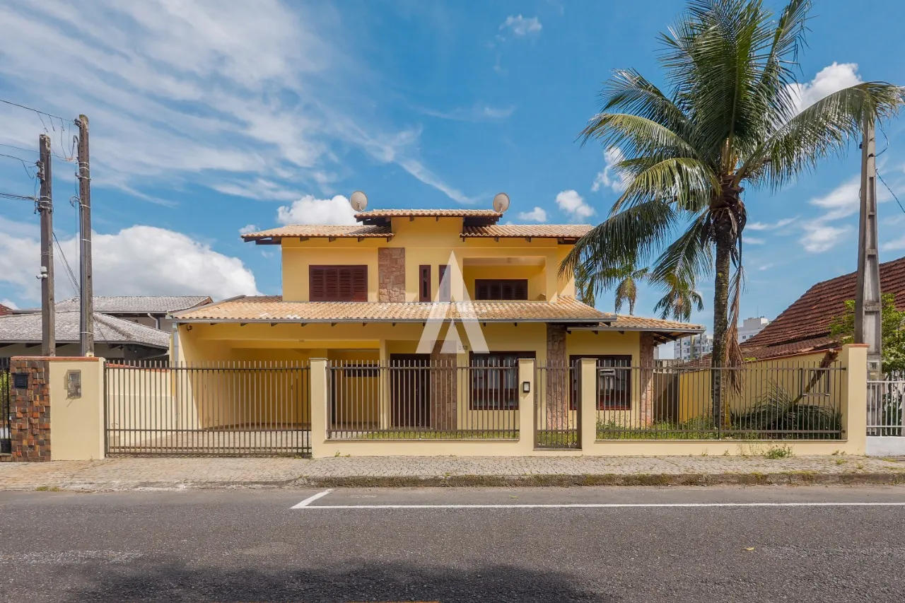 Casa com 2 suítes e 2 quartos à venda no bairro Saguaçu em Joinville-SC por R$1.590.000,00. — foto 2