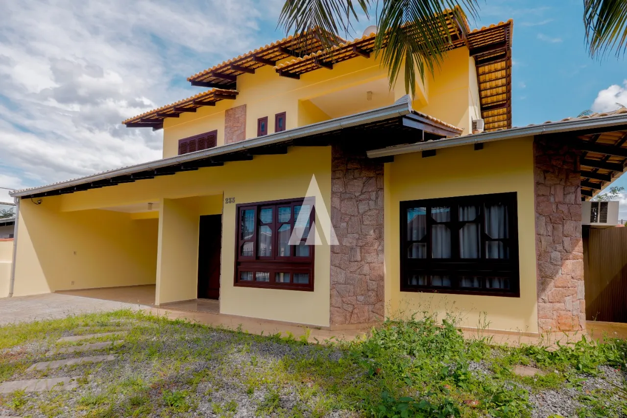 Casa com 2 suítes e 2 quartos à venda no bairro Saguaçu em Joinville-SC por R$1.590.000,00. - foto 1