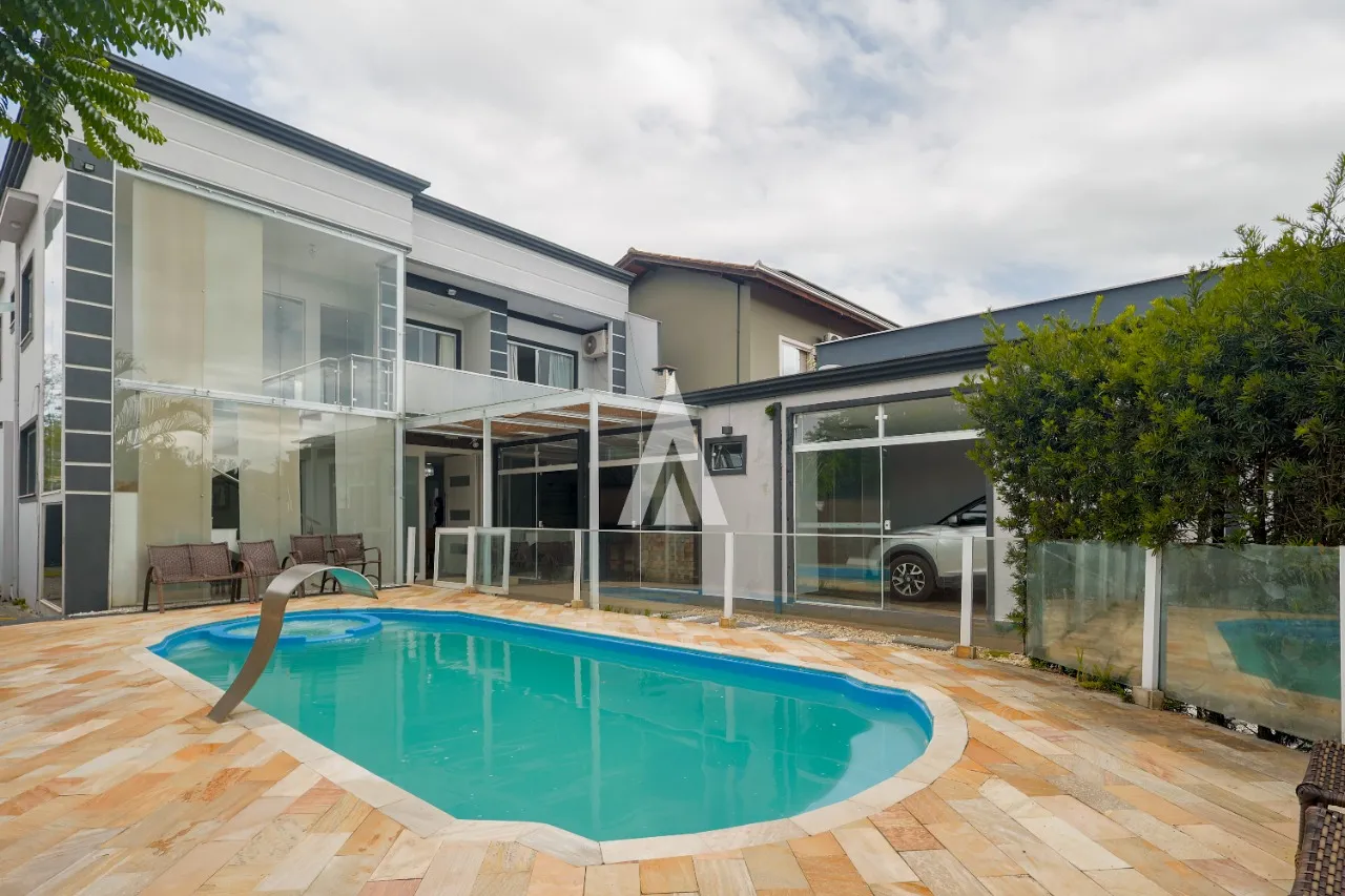 Casa com 2 suítes e 3 quarto(s) à venda no bairro Floresta em Joinville-SC por R$1.250.000,00. - foto 1