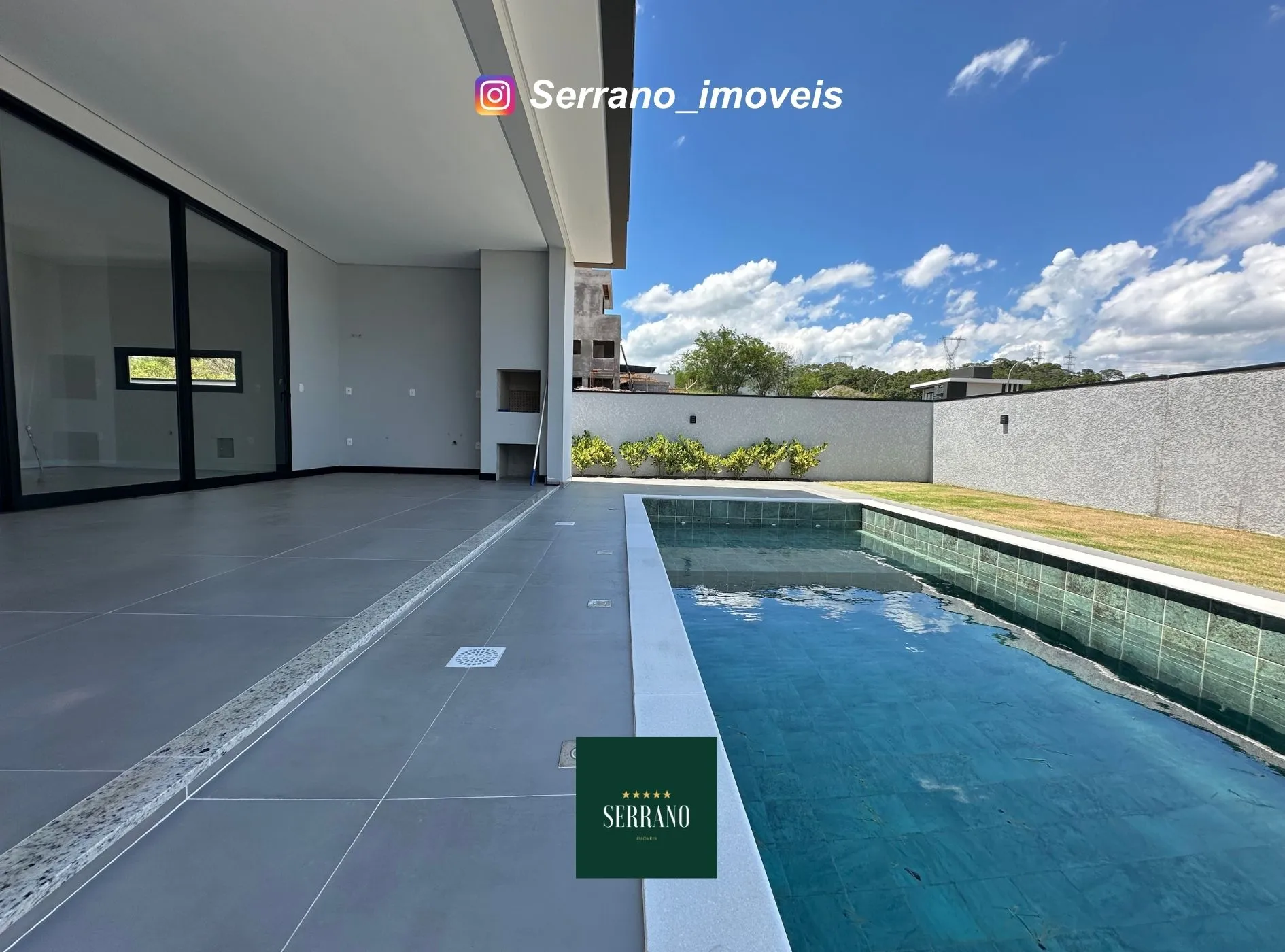 Casa Nova Alto Padrão de 04 Suítes em Cond. Fechado - foto 1