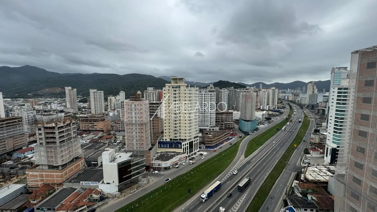 APARTAMENTO COM 3 SUITES, MOBILIADO - MEIA PRAIA — foto 5