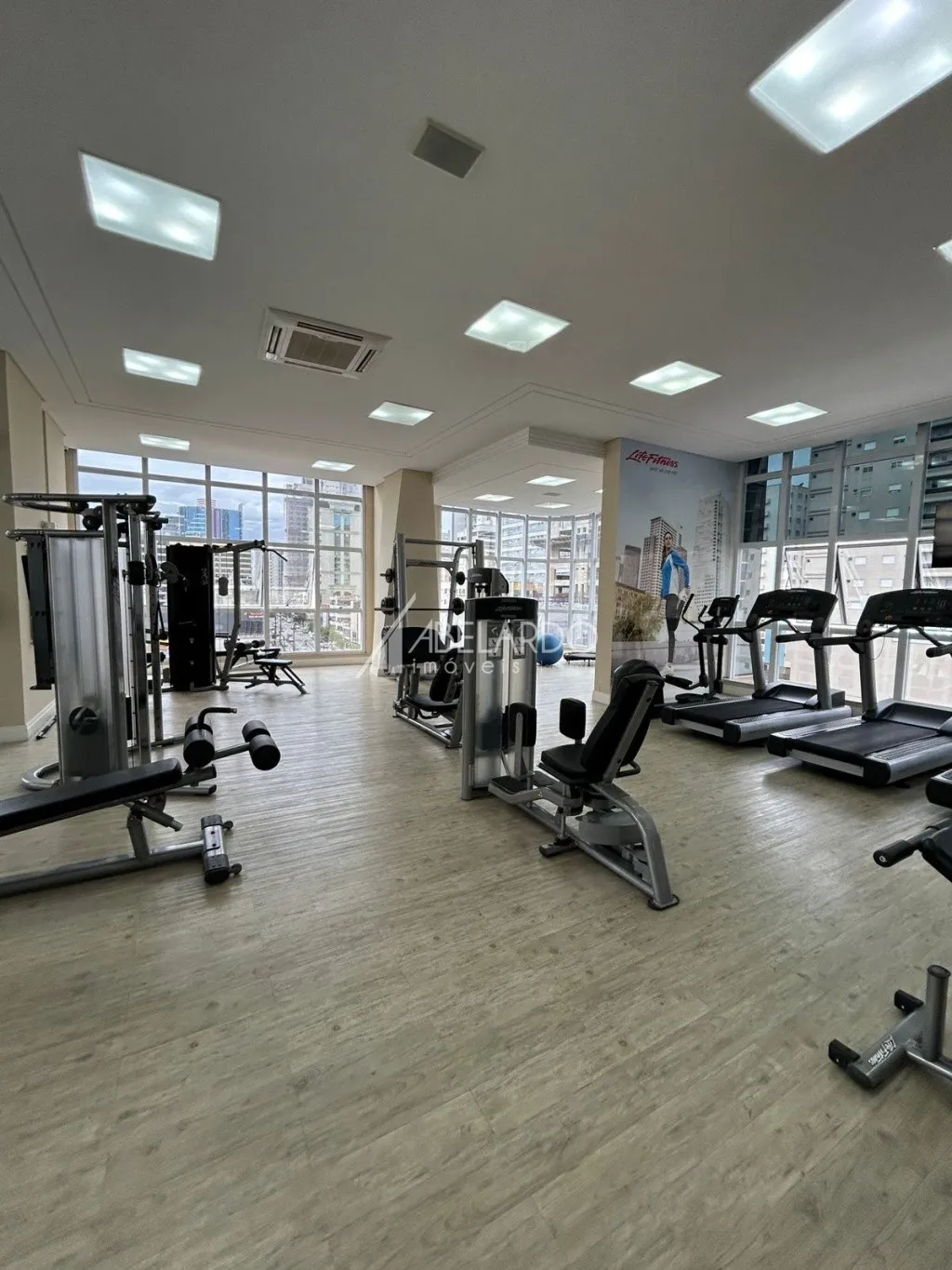 APARTAMENTO COM 3 SUITES - TOTALMENTE MOBILIADO - MEIA PRIA - ITAPEMA/SC. — foto 3