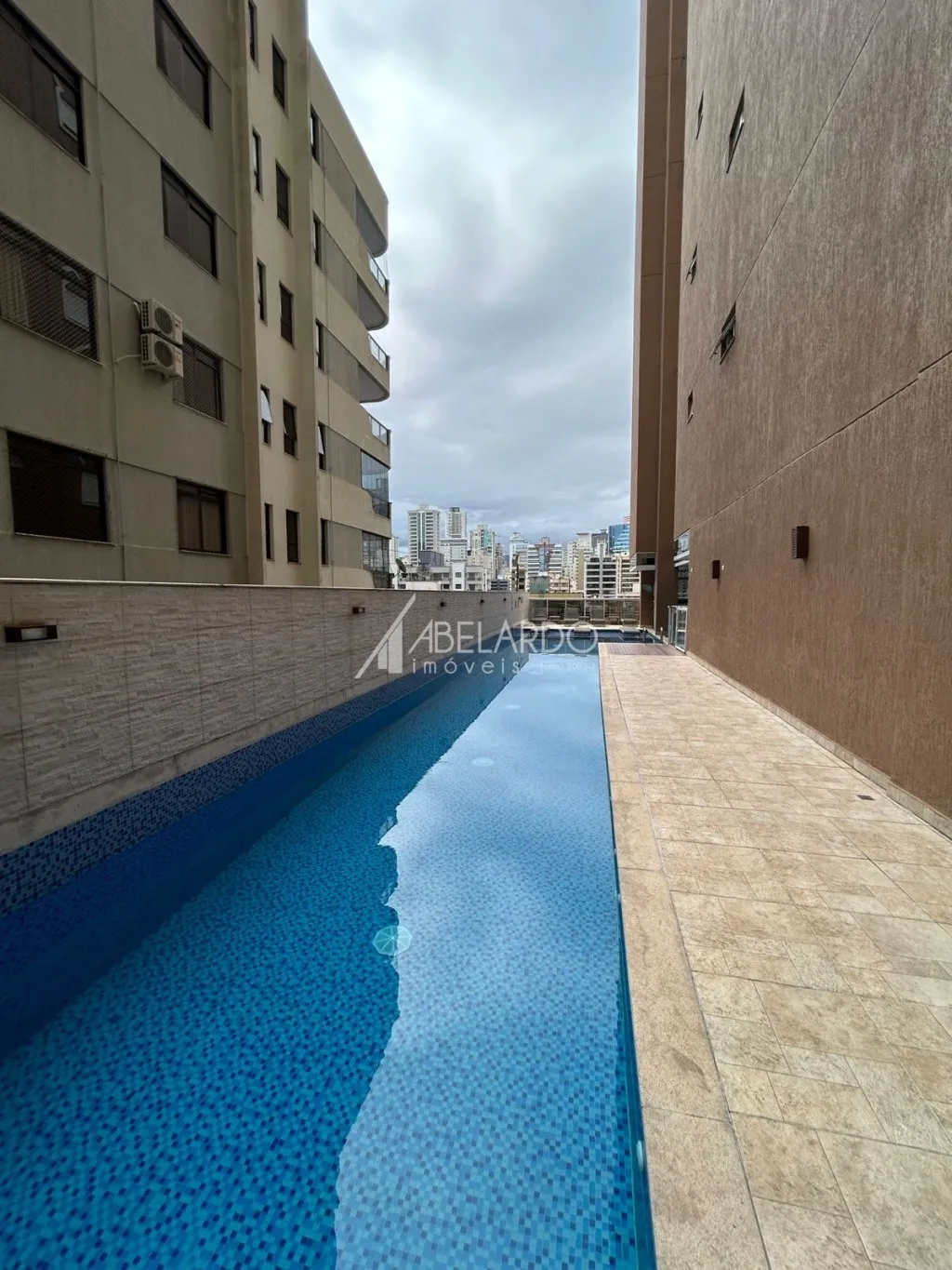 APARTAMENTO COM 3 SUITES - TOTALMENTE MOBILIADO - MEIA PRIA - ITAPEMA/SC. — foto 7