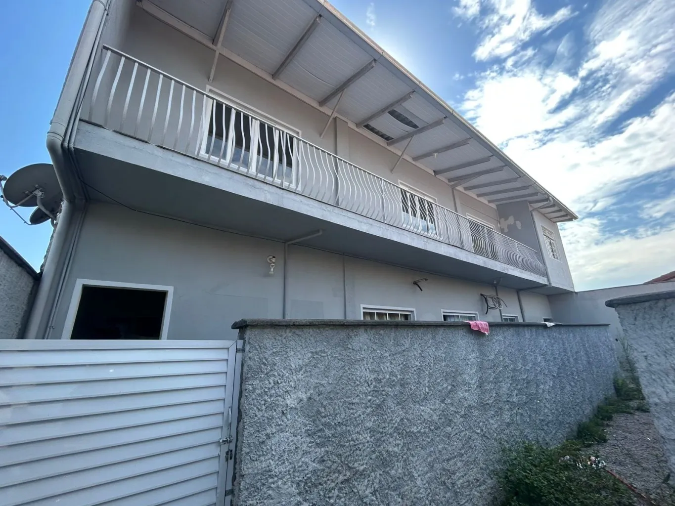 Casa com 3 dormitórios, sendo 1 suíte. No bairro Figueira, Gaspar/SC. - foto 1