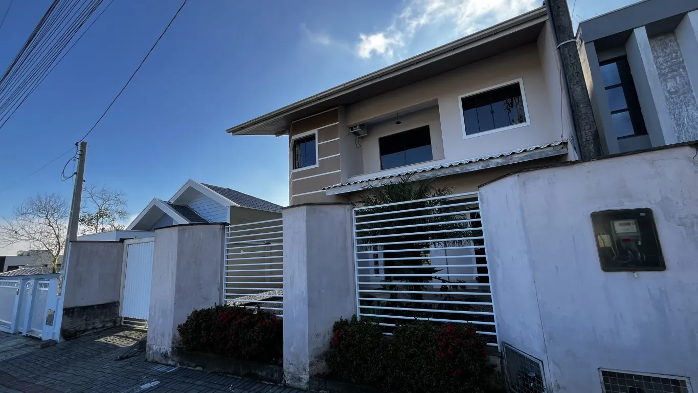 Casa grande em uma excelente localização no bairro do Sol - foto 1