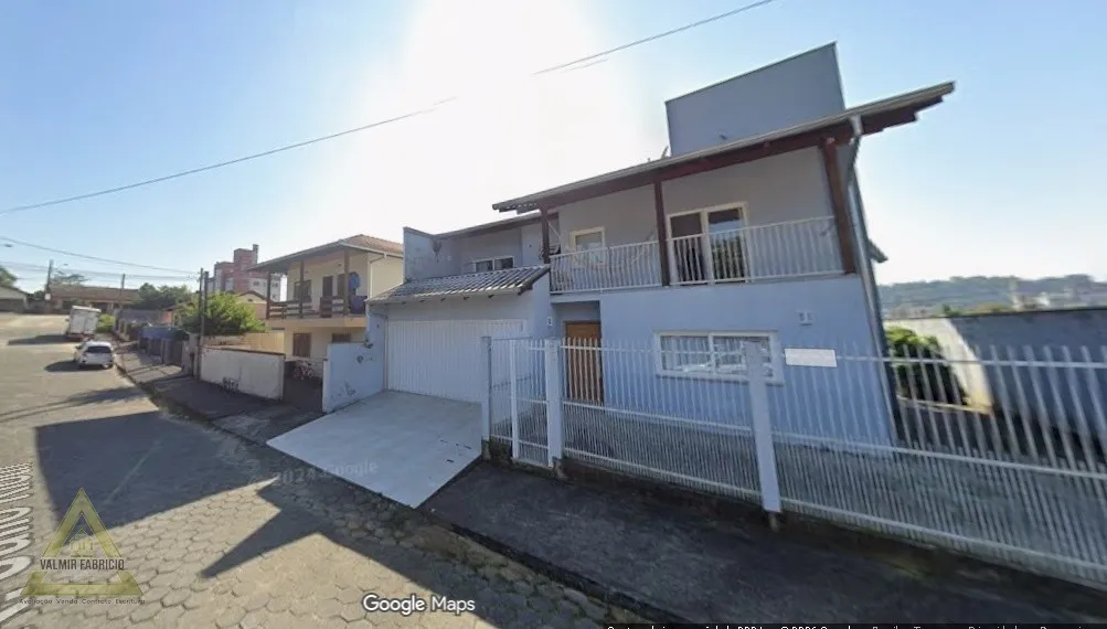 A Casa Onde a Vida Acontece com Leveza - Bairro Água Verde | Blumenau - foto 1