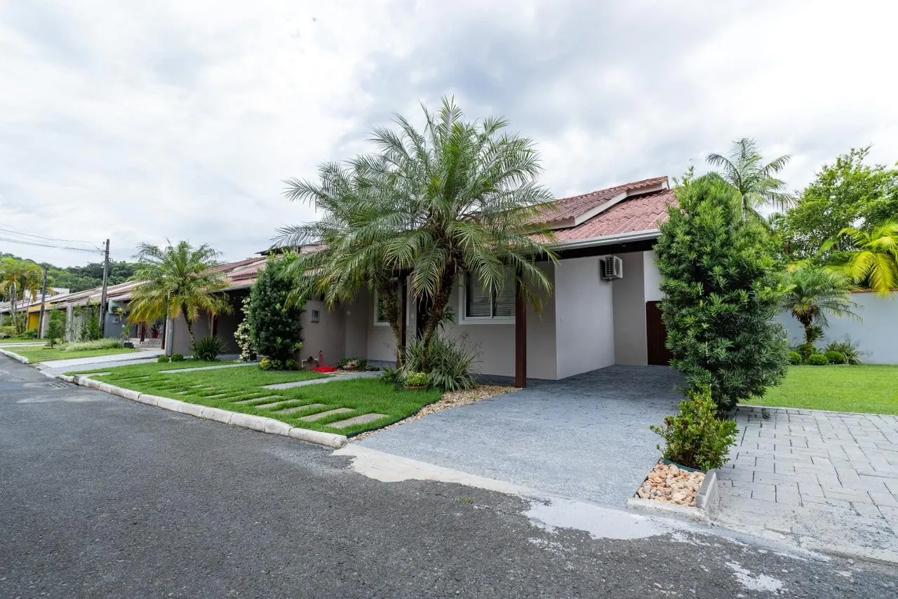 Casa para Venda em Blumenau, Velha Central, 4 dormitórios, 1 suíte, 3 banheiros, 4 vagas - foto 1
