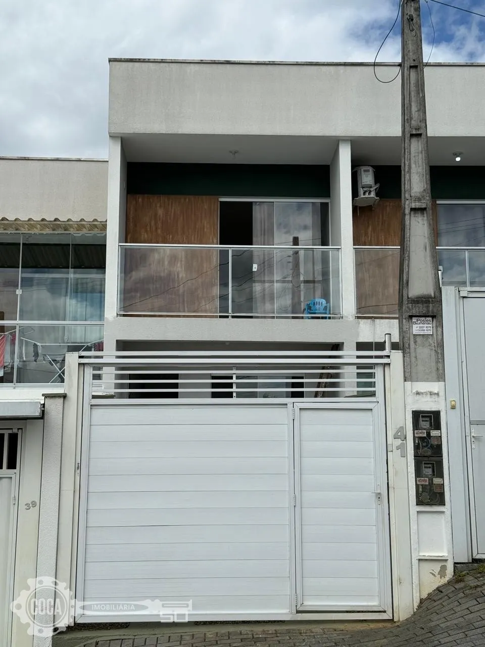 Geminado com dois dormitórios e espaço nos fundos, para Venda - foto 1