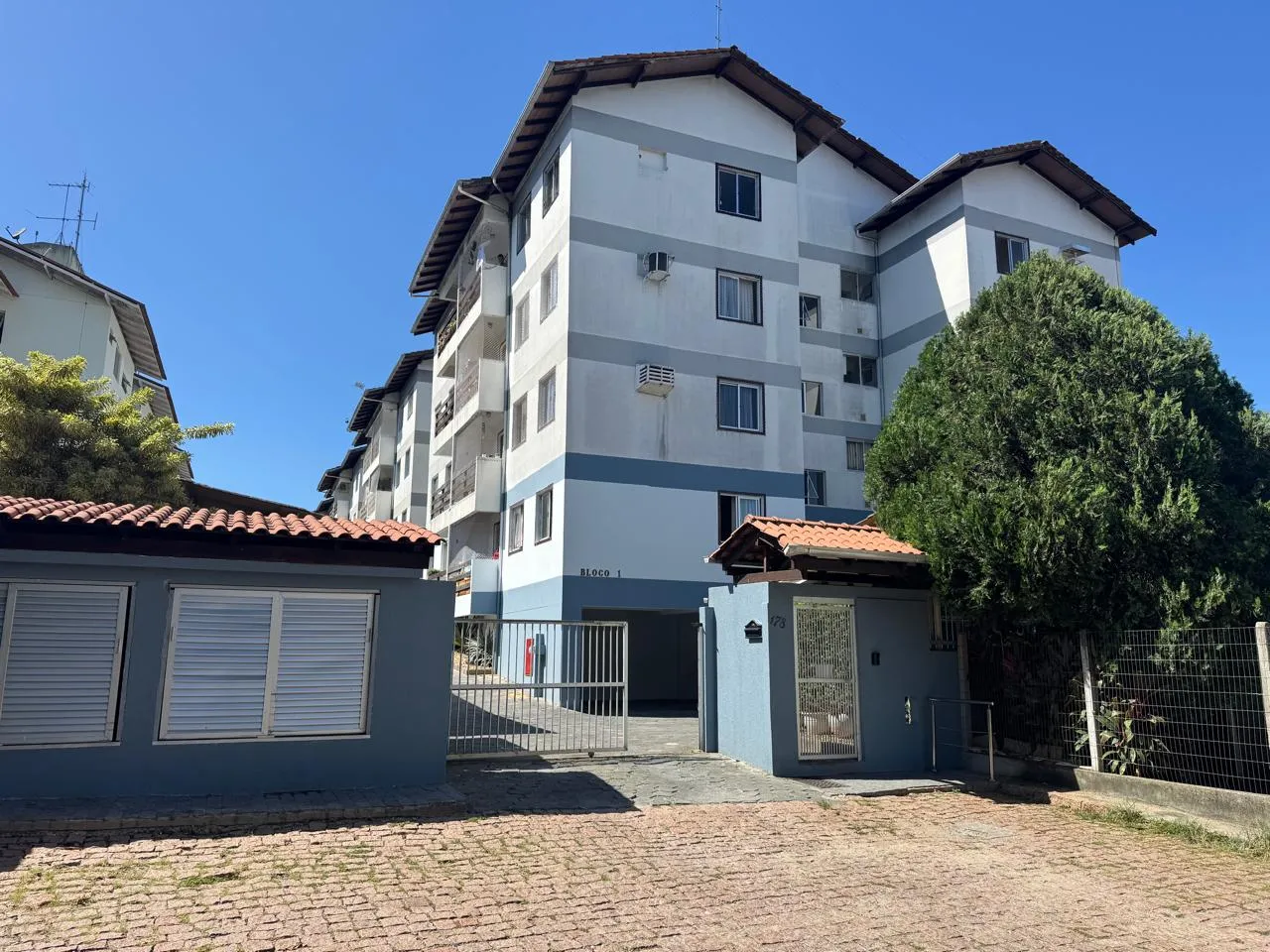 Apartamento com 3 dormitórios na Agua Verde - foto 1