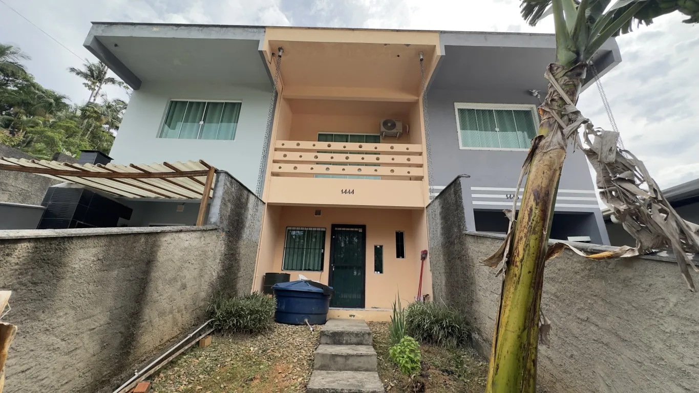 Sobrado com 1 quarto, banheiro, 2 salas aconchegante (a sala superior pode ser modificada para o segundo quarto). - foto 1