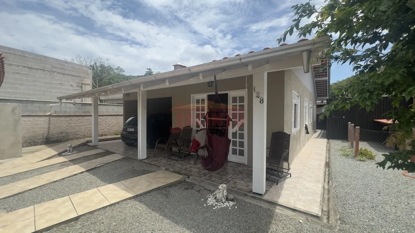 Excelente oportunidade na Itoupavazinha, casa com piscina e quitinete localizada em rua sem saída, oferecendo mais tranquilidade e segurança. - foto 1
