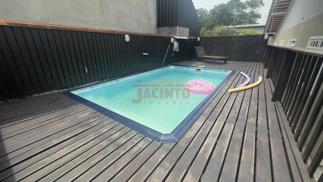 Excelente oportunidade na Itoupavazinha, casa com piscina e quitinete localizada em rua sem saída, oferecendo mais tranquilidade e segurança. — foto 2