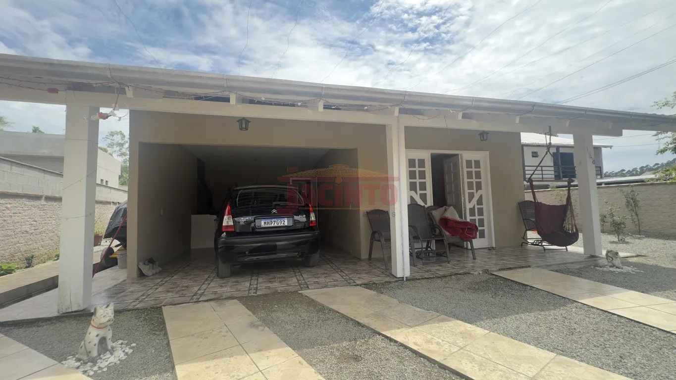 Excelente oportunidade na Itoupavazinha, casa com piscina e quitinete localizada em rua sem saída, oferecendo mais tranquilidade e segurança. — foto 4