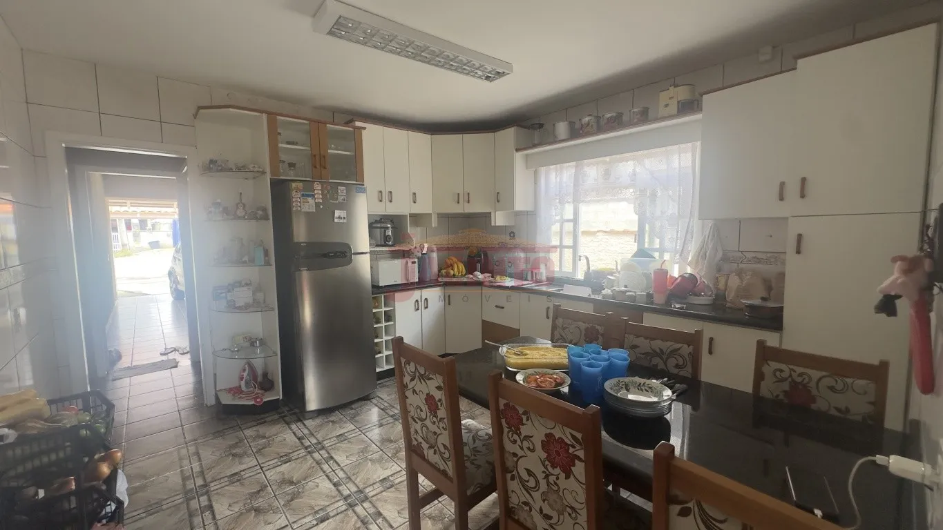 Excelente oportunidade na Itoupavazinha, casa com piscina e quitinete localizada em rua sem saída, oferecendo mais tranquilidade e segurança. — foto 7