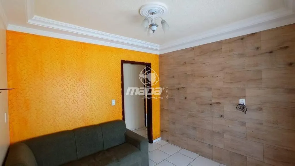 Casa próxima ao centro, com cômodos amplos. — foto 3