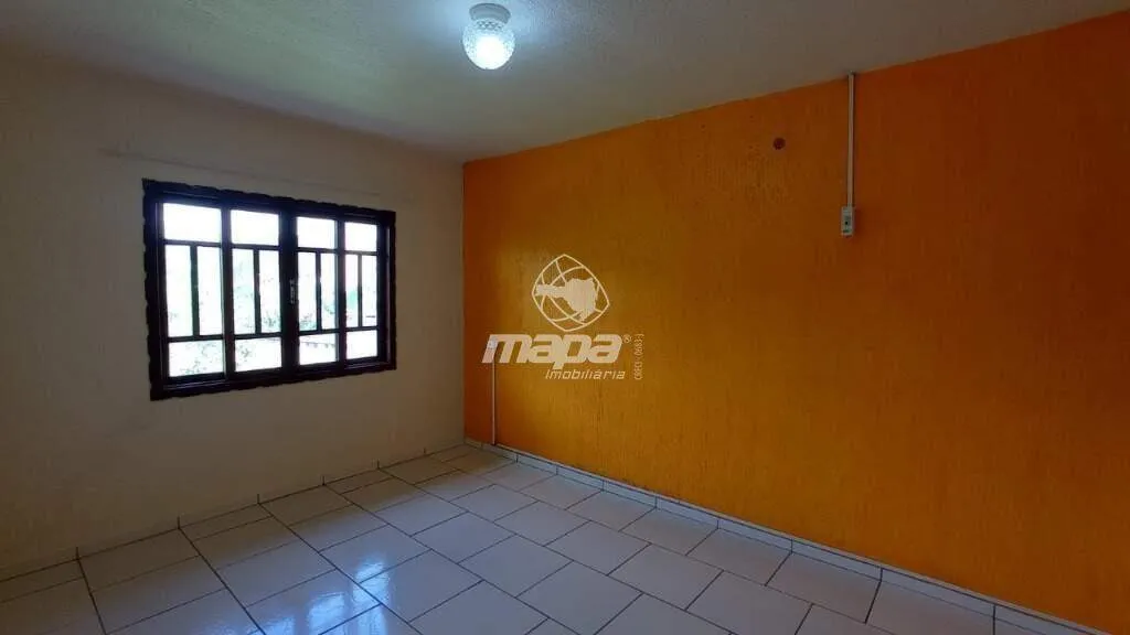 Casa próxima ao centro, com cômodos amplos. — foto 6
