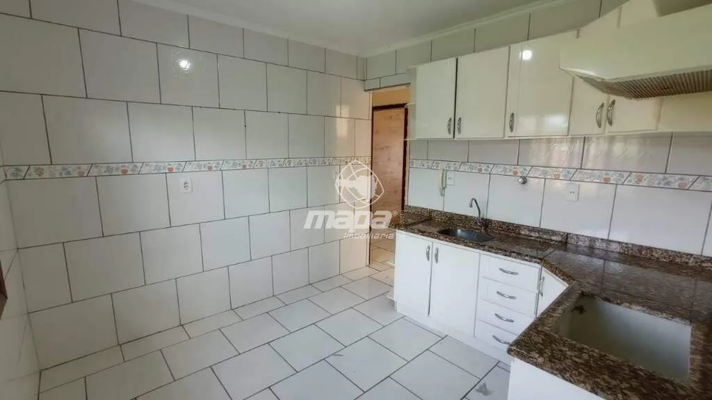 Casa próxima ao centro, com cômodos amplos. — foto 7