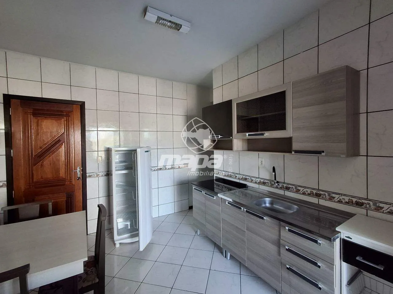Apartamento mobiliado muito bem localizado no bairro das Nações! Imóvel próximo de escola, restaurantes, posto de gasolina, mercado e demais comércios — foto 2