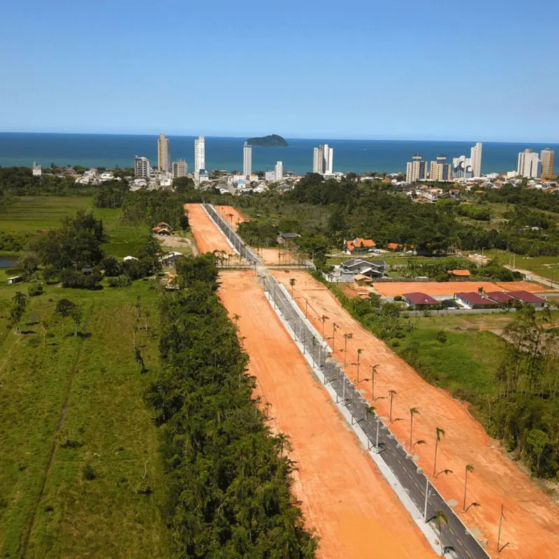 Loteamento na praia do momento, em franco desenvolvimento, no bairro Santo Antônio em Balneário Piçarras! — foto 2
