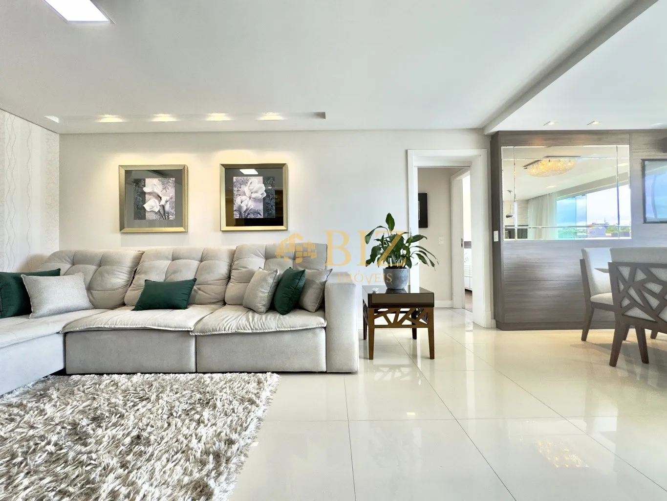 Maravilhoso apartamento PORTEIRA FECHADA (totalmente mobiliado e equipado), com 3 suítes (2 demi), 115m privativos, próximo a Vila Germânica, em condomínio com infra completa de lazer! - foto 1