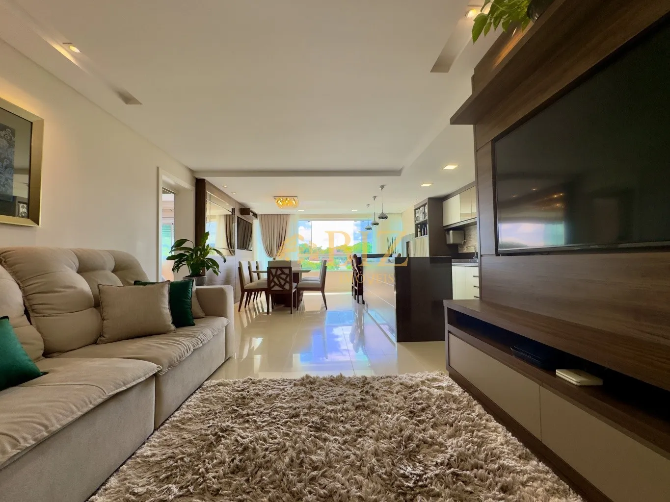 Maravilhoso apartamento PORTEIRA FECHADA (totalmente mobiliado e equipado), com 3 suítes (2 demi), 115m privativos, próximo a Vila Germânica, em condomínio com infra completa de lazer! — foto 2