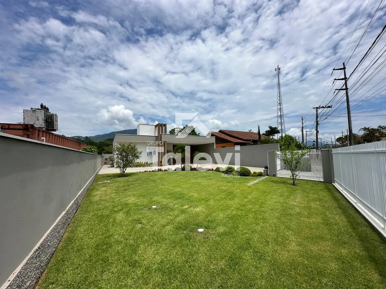 Encante-se com esta casa em Pomerode-SC: residência mobiliada com piscina aquecida no bairro Testo Central Alto — foto 3