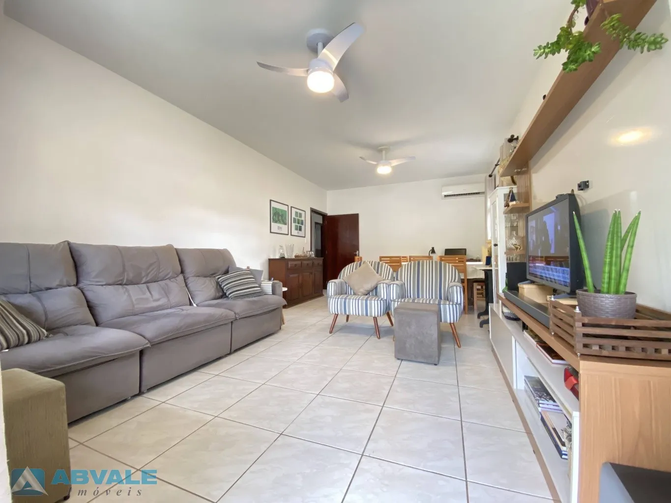 Casa Residencial Térrea, Plana, Com Área de Festas e Piscina, localizada em loteamento Residencial no Bairro Escola Agrícola — foto 2