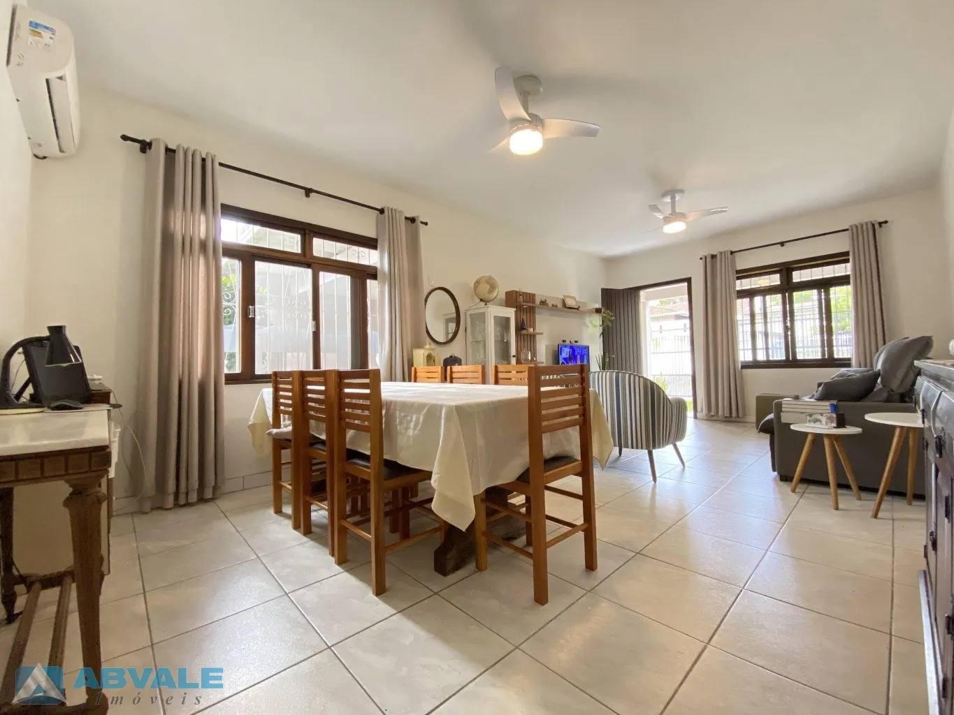 Casa Residencial Térrea, Plana, Com Área de Festas e Piscina, localizada em loteamento Residencial no Bairro Escola Agrícola — foto 5