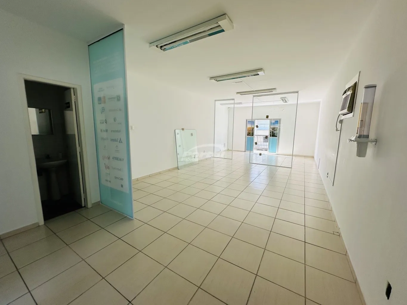 Sala Comercial disponível para locação no bairro Centro em Gaspar/SC - foto 1