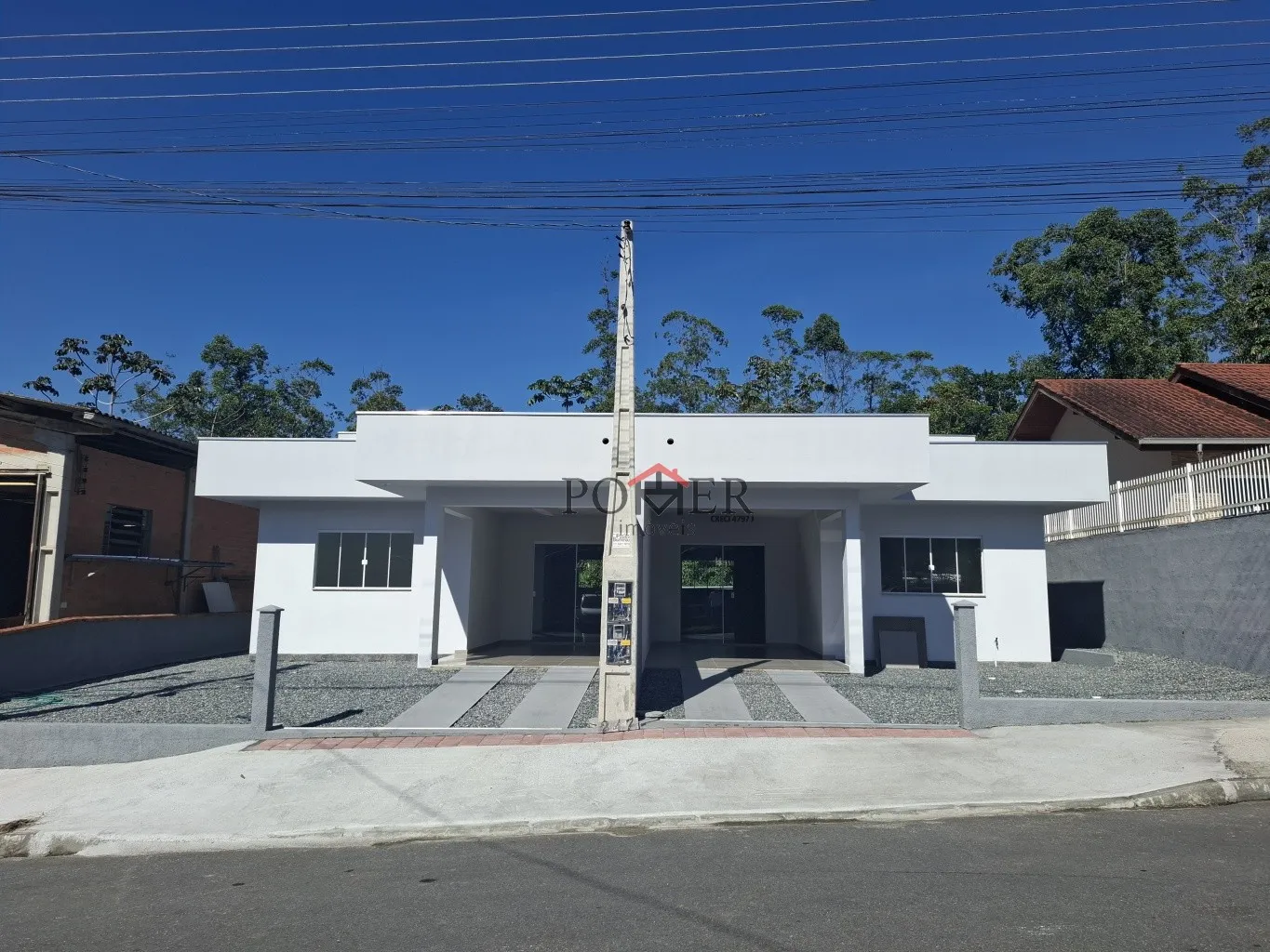Linda Casa geminada com 2 dormitórios sendo 1 suíte no Bairro Rega com 86,30m de área construída, em via pavimentada na cidade de Pomerode. - foto 1
