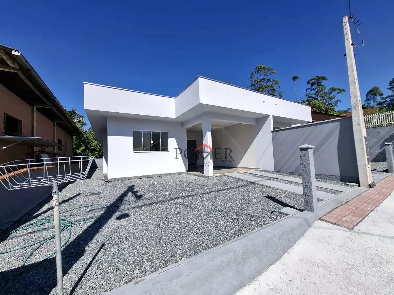 Linda Casa geminada com 2 dormitórios sendo 1 suíte no Bairro Rega com 86,30m de área construída, em via pavimentada na cidade de Pomerode. — foto 3