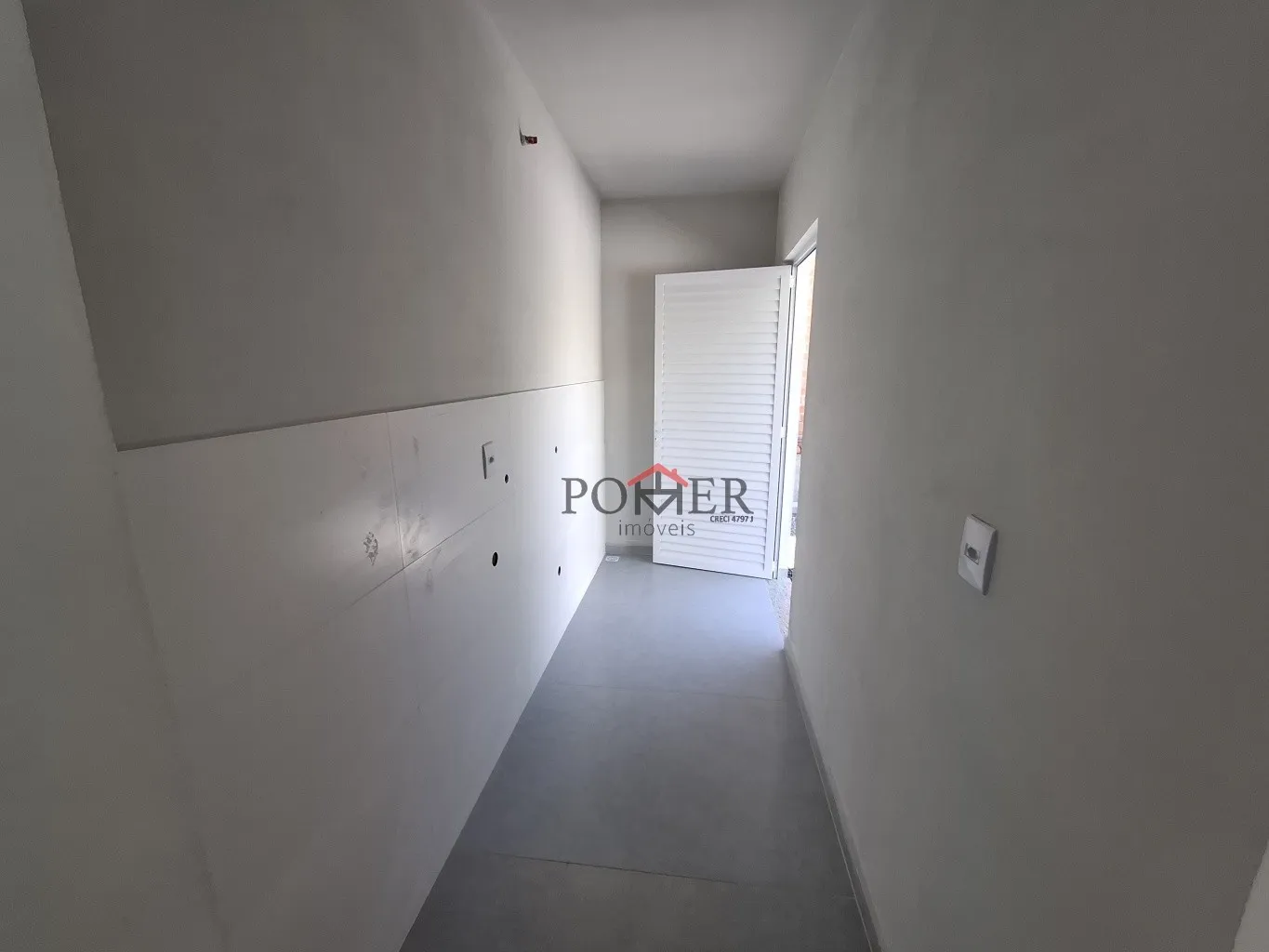 Linda Casa geminada com 2 dormitórios sendo 1 suíte no Bairro Rega com 86,30m de área construída, em via pavimentada na cidade de Pomerode. — foto 7