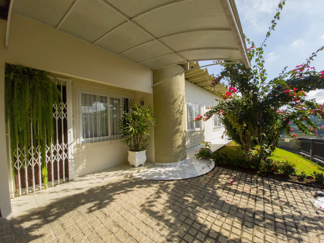 CASA À VENDA NO BAIRRO TRIBESS - 2 RESIDÊNCIAS INDEPENDENTES - EXCELENTE OPORTUNIDADE DE MORADIA E INVESTIMENTO - foto 1