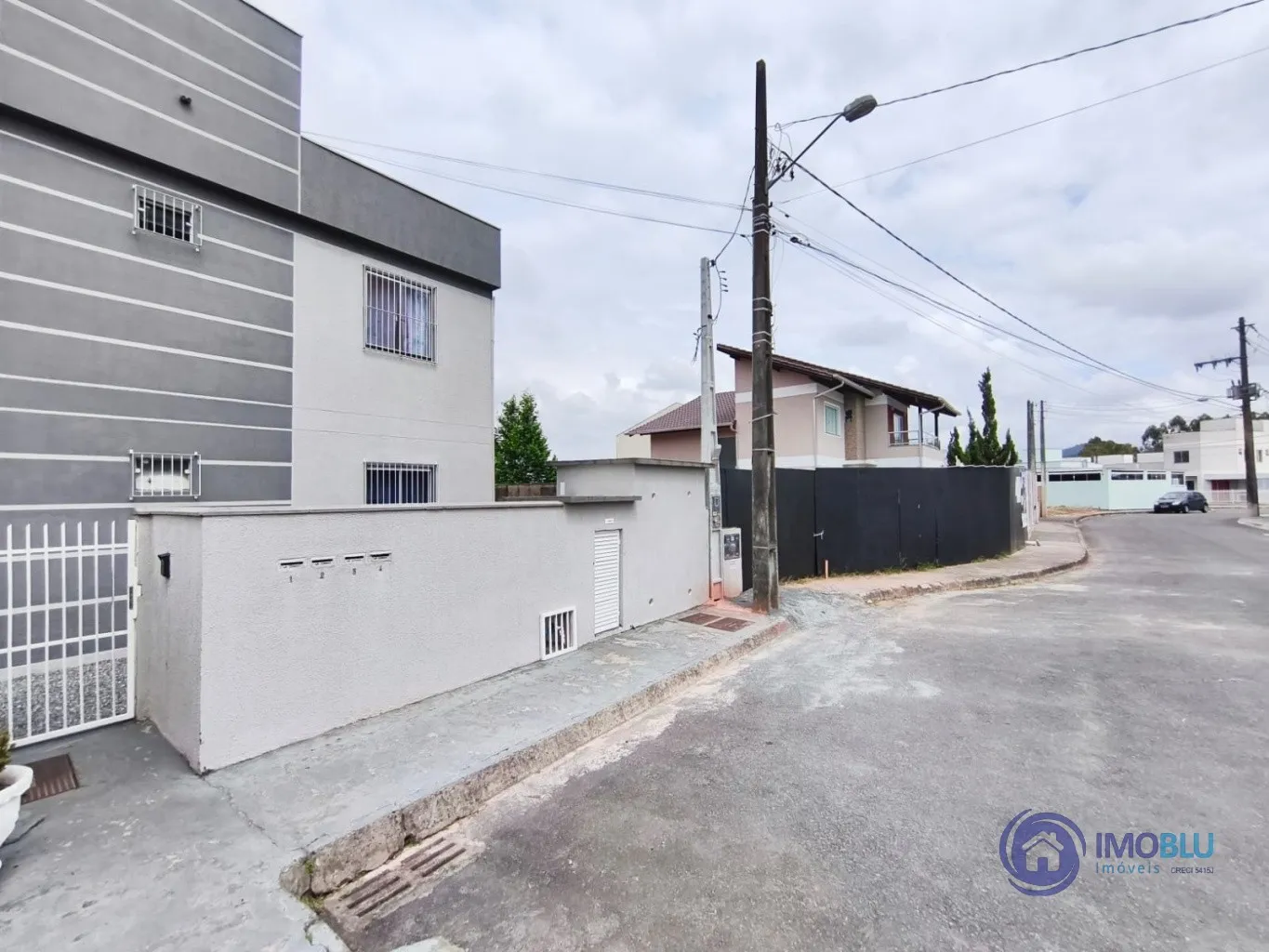 Apartamento padrão, semi mobiliado com 2 dormitórios próximo da natureza , final de rua , bairro Fortaleza! - foto 1