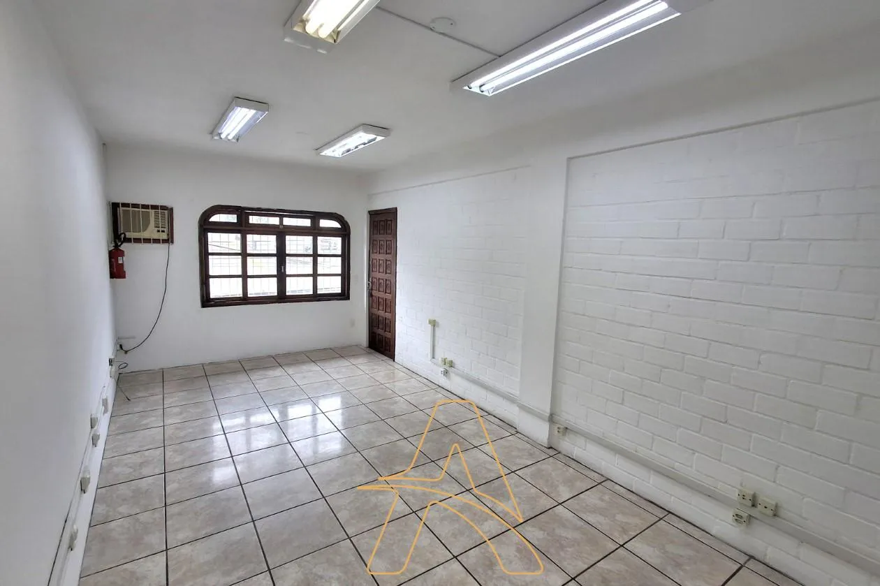 Sala Comercial com 30m no Bairro Água Verde - foto 1
