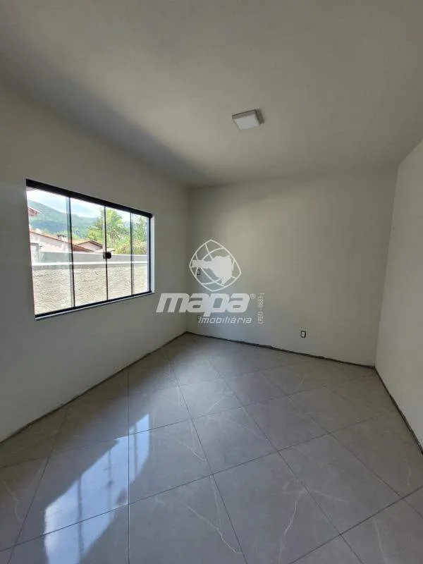 Casa nova, com ótimo espaço de terreno — foto 3