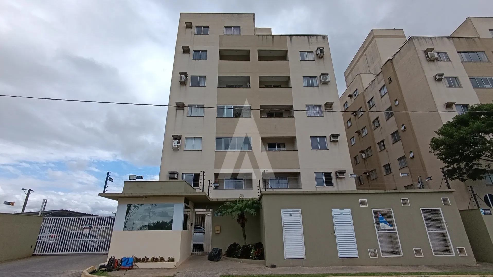 Apartamento localizado no bairro Jarivatuba, com 2 quartos e 1 vaga de garagem. - foto 1