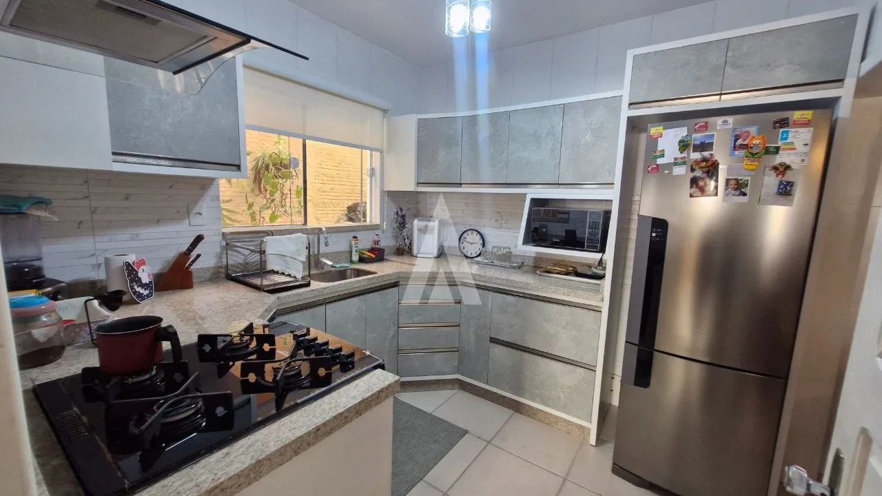 Casa com 4 quartos à venda no bairro Anita Garibaldi em Joinville-SC por R$750.000,00. — foto 4