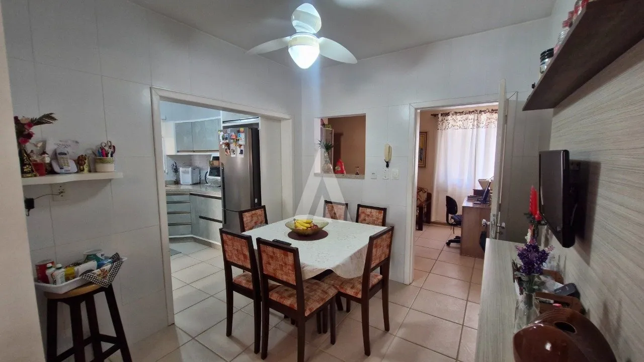 Casa com 4 quartos à venda no bairro Anita Garibaldi em Joinville-SC por R$750.000,00. — foto 6