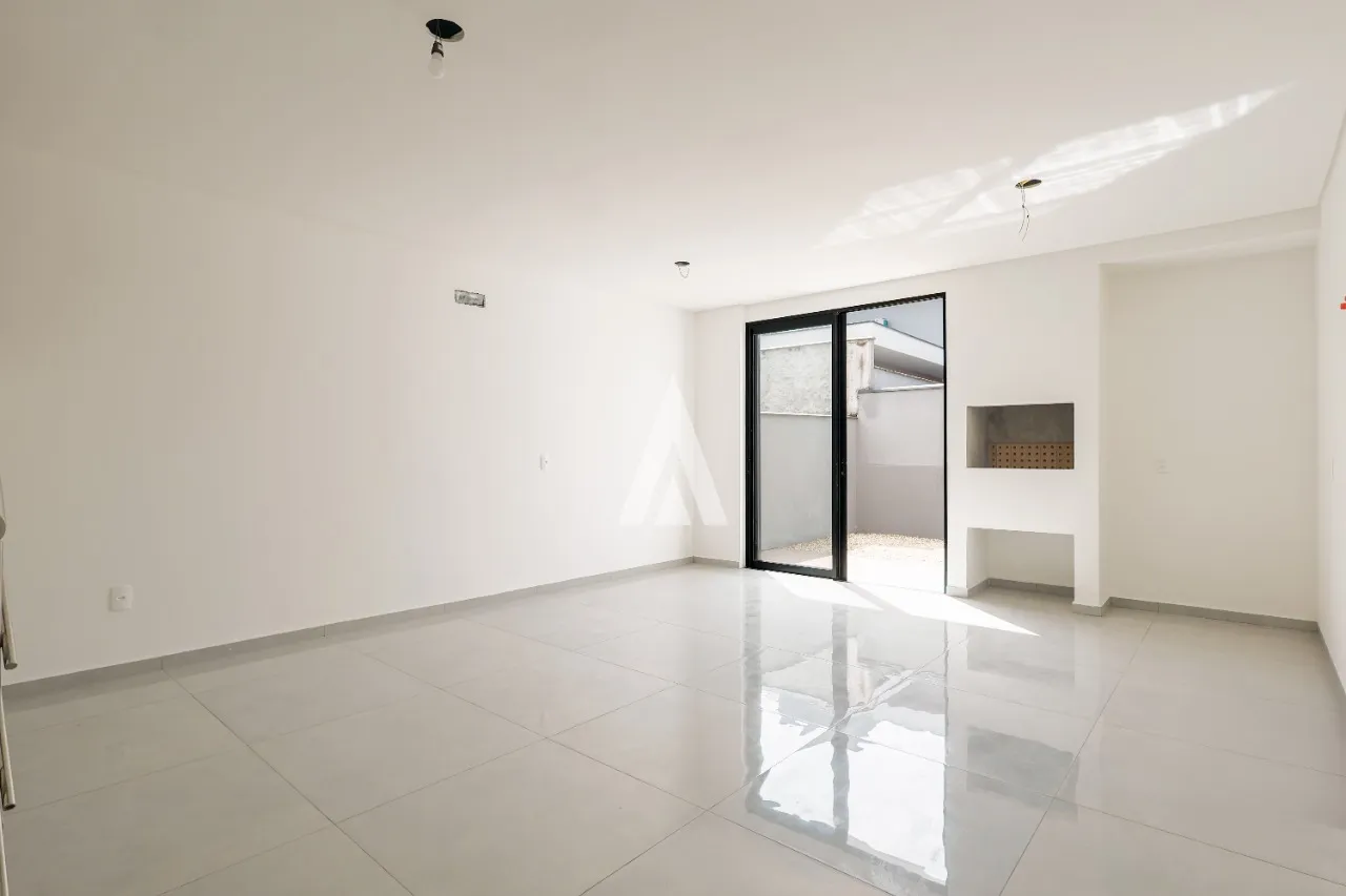 Sobrado com 1 suíte e 2 quartos, área construída de 136,34m e terreno de 113,77m. Localizada no bairro Saguaçu em Joinville-SC. Valor: R$880.000,00 por R$ 845.000,00 — foto 5