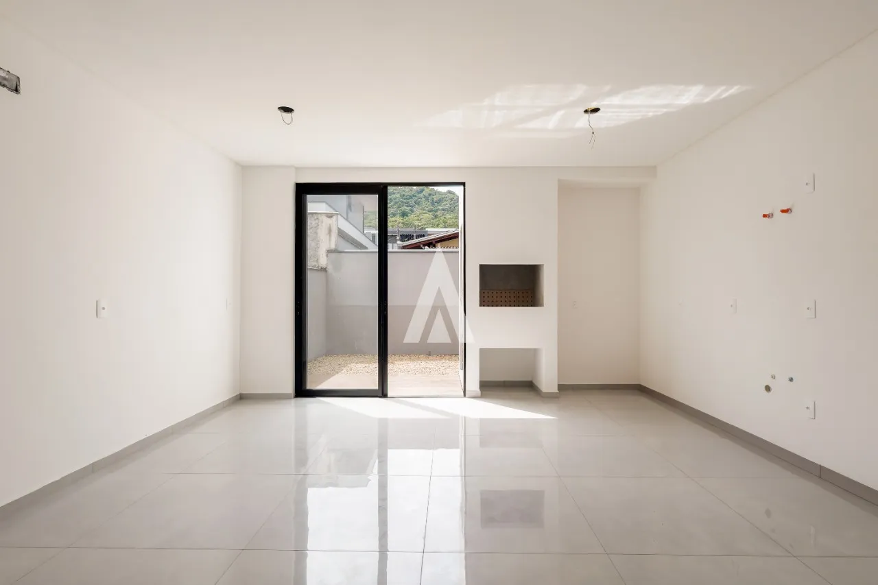 Sobrado com 1 suíte e 2 quartos, área construída de 136,34m e terreno de 113,77m. Localizada no bairro Saguaçu em Joinville-SC. Valor: R$880.000,00 por R$ 845.000,00 — foto 6