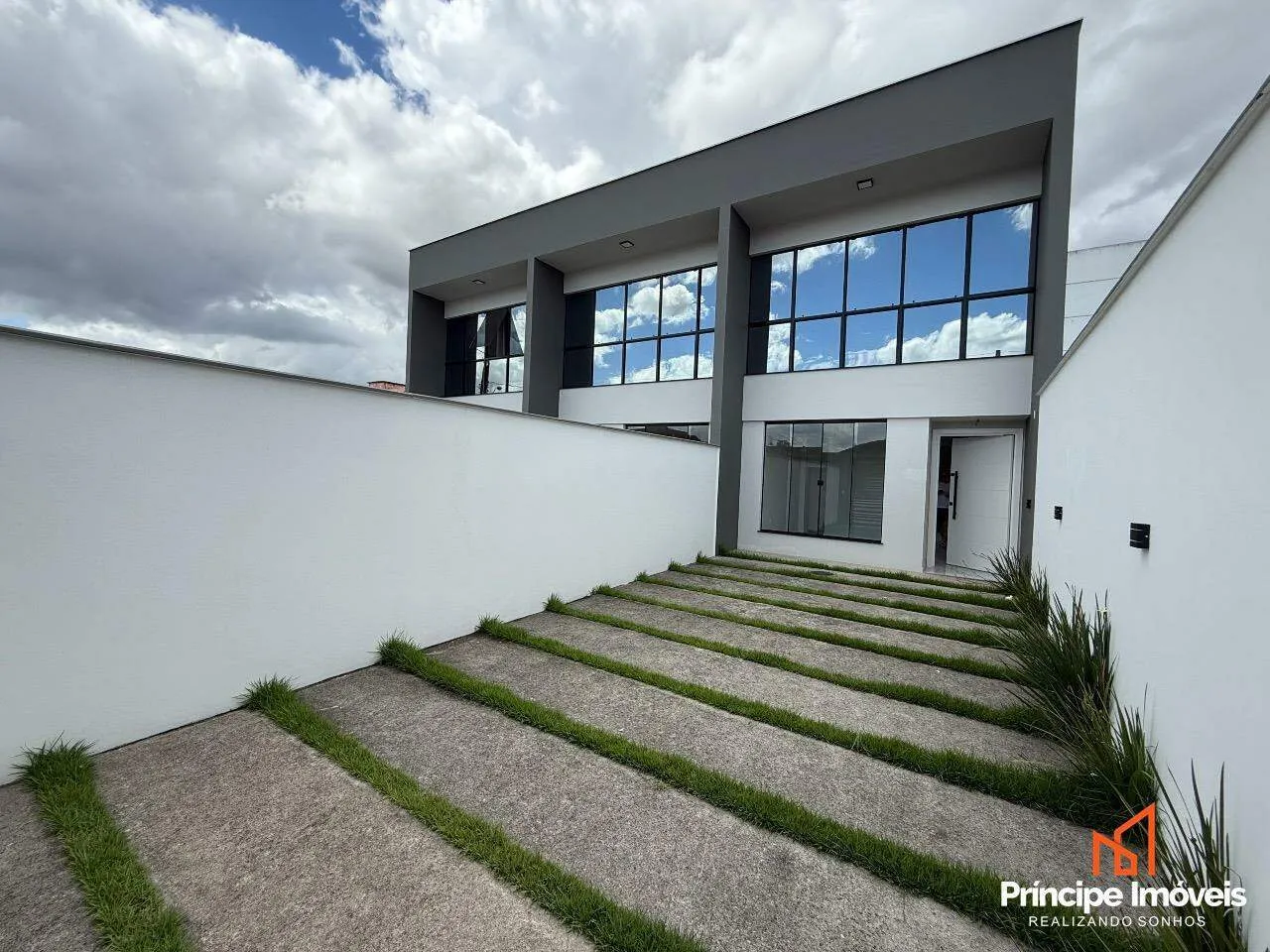 Geminado com 3 quartos no Boa Vista em Joinville - foto 1