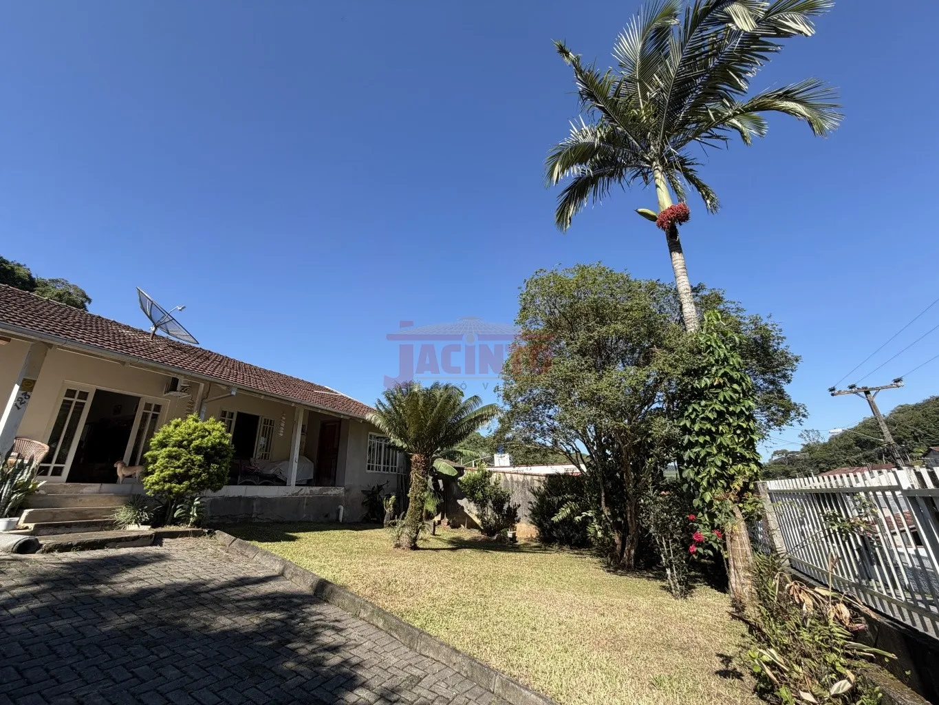 Casa de alvenaria no bairro Fortaleza, com 3 dormitórios sendo 1 suíte, demais dependências, terreno plano no Loteamento Santa Rita - foto 1