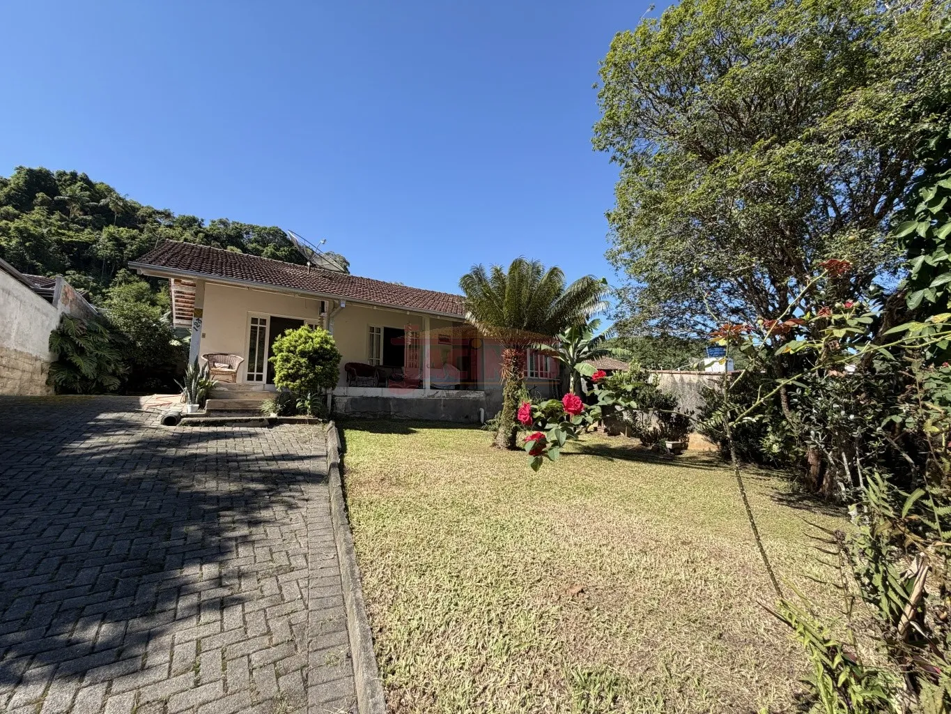 Casa de alvenaria no bairro Fortaleza, com 3 dormitórios sendo 1 suíte, demais dependências, terreno plano no Loteamento Santa Rita — foto 2
