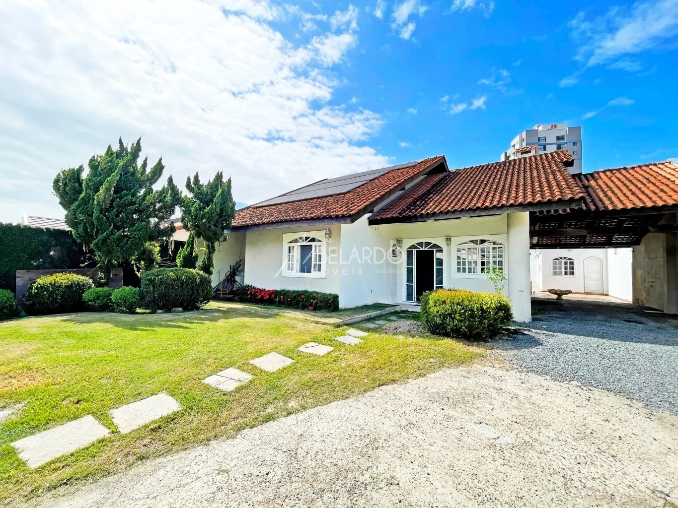CASA COM AMPLO TERRENO E EXCELENTE LOCALIZAÇÃO NO BAIRRO VELHA CENTRAL, PRÓXIMA A RUA DIVINÓPOLIS, EM BLUMENAU - foto 1